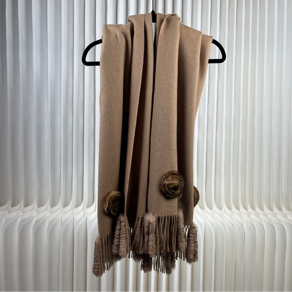 Elegant Tan Scarf with Fur Accents - Picture 12 of 16